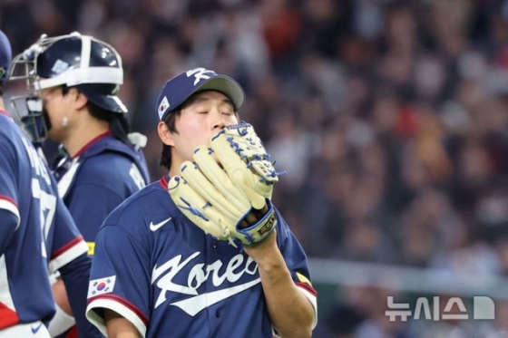 9일 일본 도쿄돔에서 열린 2026 WBC 조별리그 C조 4차전 한국과 호주의 경기, 8회말 1사 2루 한국 김택연이 1실점 후 아쉬워하고 있다.