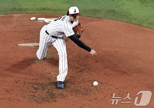 13일 론디포파크에서 투구 훈련을 하는 오타니. /사진=뉴스1