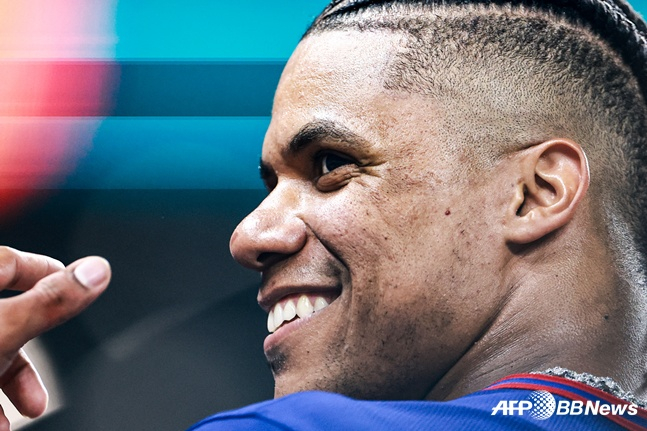 홈런을 날리고 미소를 짓는 후안 소토. /AFPBBNews=뉴스1