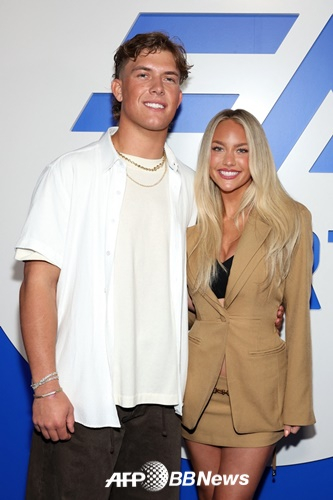 잭슨 다트(왼쪽)와 마리사 에이어스. /AFPBBNews=뉴스1