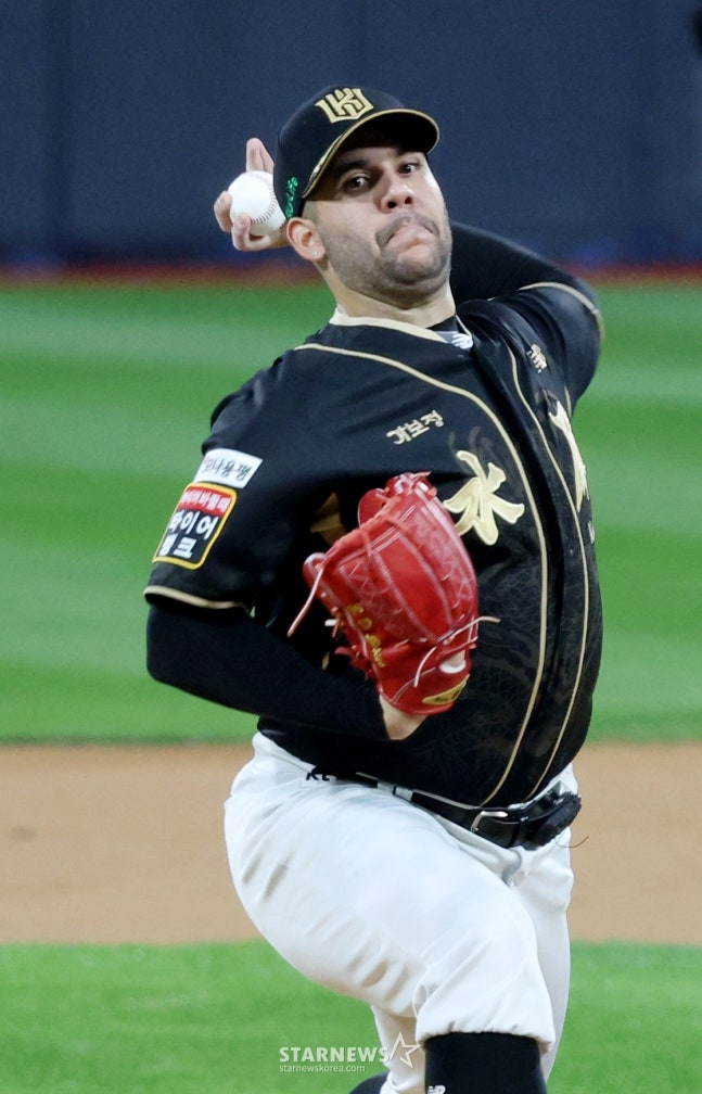 2025년 7월 잠실에서 역투하는 헤이수스. /사진=김진경 대기자