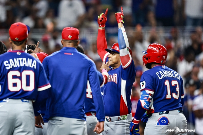 도미니카 선수들의 홈런 세리머니. /AFPBBNews=뉴스1