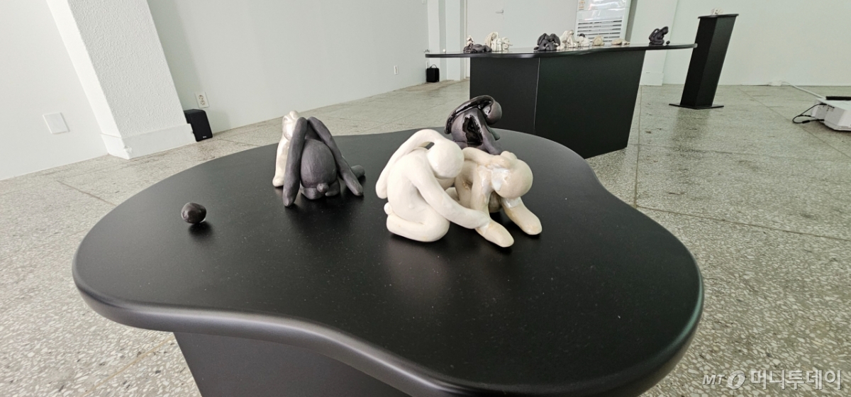 이나윤 작가의 개인전  '돈 스피크'(Don't Speak : 말하지 마세요). /사진 = 오진영 기자