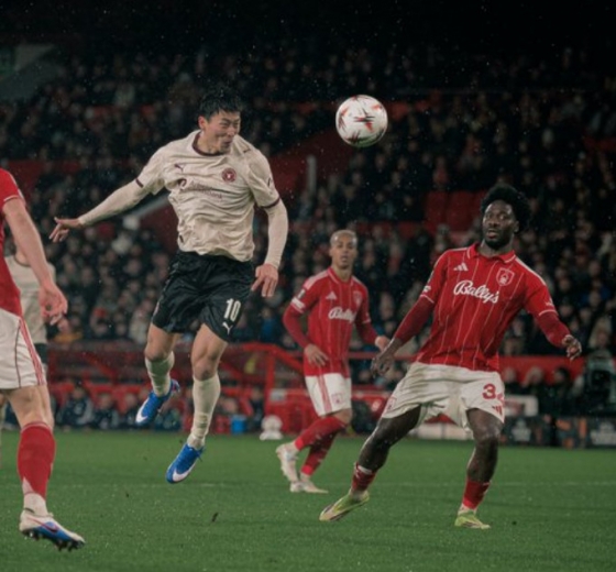 미트윌란 공격수 조규성이 13일 오전(한국시간) 영국 노팅엄의 더 시티 그라운드에서 열린 노팅엄 포레스트와의 '2025~2026시즌 유럽축구연맹(UEFA) 유로파리그(UEL)' 16강 1차전에서 헤더를 시도하고 있다./사진=미트윌란 공식 SNS 갈무리