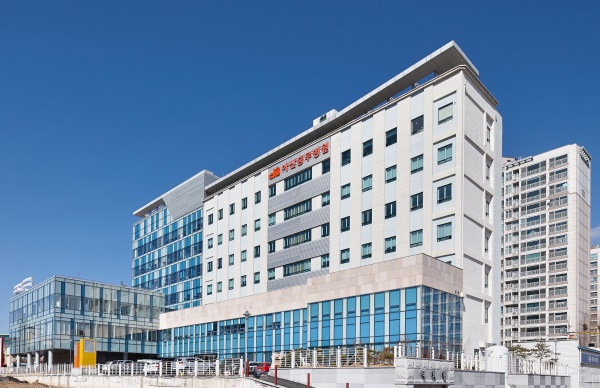 병원 측은 환자에게 부적절한 말이 오간 건 일부 사실이라면서도 환자의 반복적인 진료비 미납과 비협조적 행동으로 빚어진 일이라고 해명했다. /사진=아산충무병원