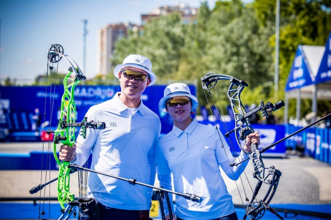 왼쪽부터 한국 양궁 컴파운드 국가대표 최용희, 소채원. /사진=대한양궁협회 제공