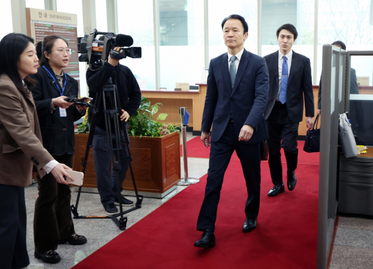 [서울=뉴시스] 조성우 기자 = 일본 시마네현이 이른바 '다케시마(일본이 주장하는 독도 명칭)의 날' 행사 강행 등 독도에 대한 부당한 영유권 주장을 반복하는 것과 관련해, 마츠오 히로타카 주한 일본대사관 총괄공사가 지난달 22일 오후 서울 종로구 외교부 청사로 초치되고 있다./사진=조성우