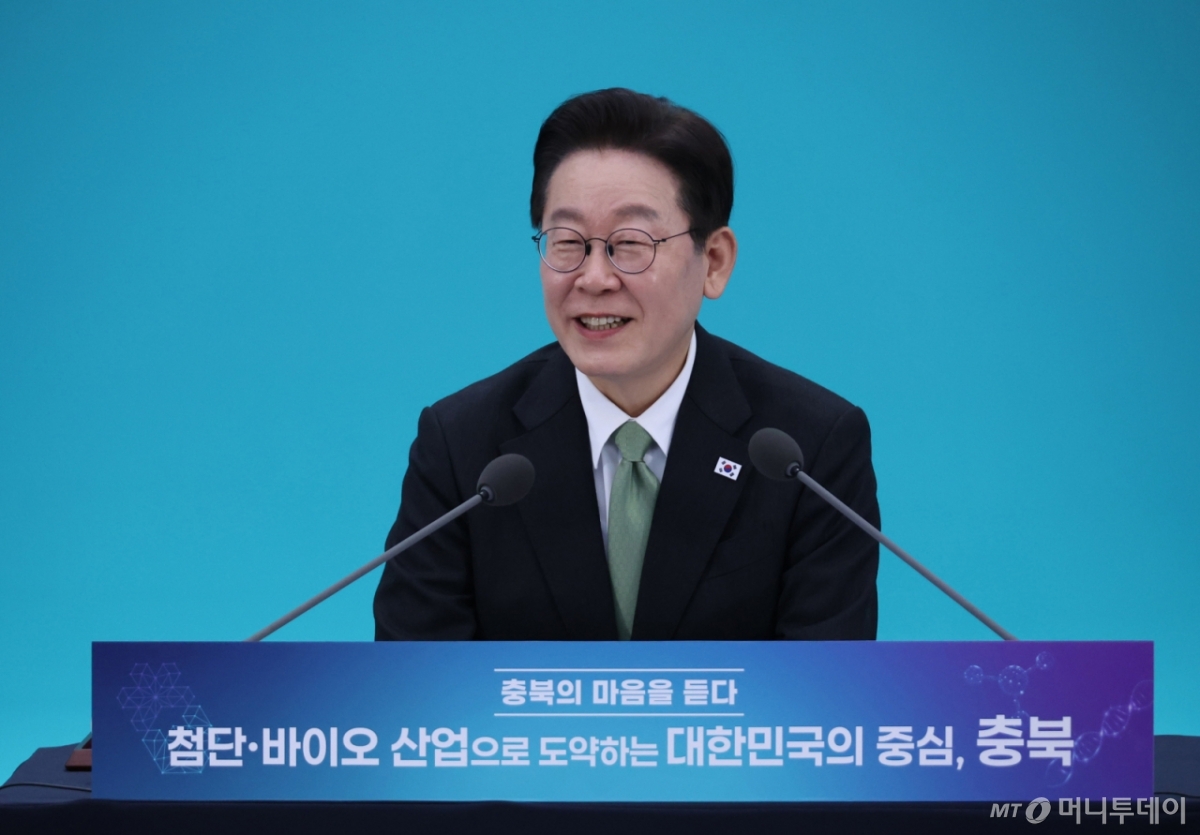 (청주=뉴스1) 허경 기자 = 이재명 대통령이 13일 청주 오스코에서 열린 ’충북의 마음을 듣다’ 타운홀미팅 간담회에서 발언을 하고 있다. (청와대통신사진기자단) 2026.3.13/뉴스1  Copyright © 뉴스1. All rights reserved. 무단 전재 및 재배포,  AI학습 이용 금지. /사진=(청주=뉴스1) 허경 기자