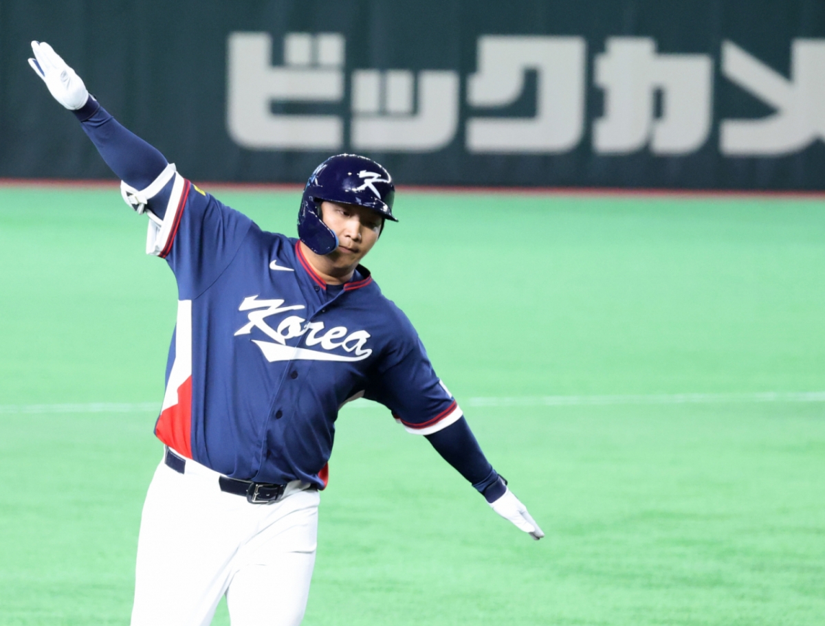 야구대표팀 문보경이 9일 도쿄돔에서 열린 2026 WBC 도쿄POOL 대한민국과 호주 경기 2회초 무사 1루에서 호주 웰스를 상대로 선제 투런홈런을 터트린 후 홈인하고 있다. 026.03.08. /사진=강영조 cameratalks@