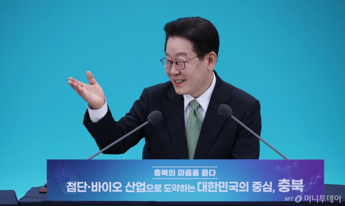 [청주=뉴시스] 고범준 기자 = 이재명 대통령이 13일 충북 청주오스코에서 열린 '충북의 마음을 듣다' 타운홀미팅에서 발언하고 있다. (청와대통신사진기자단) 2026.03.13. bjko@newsis.com /사진=류현주