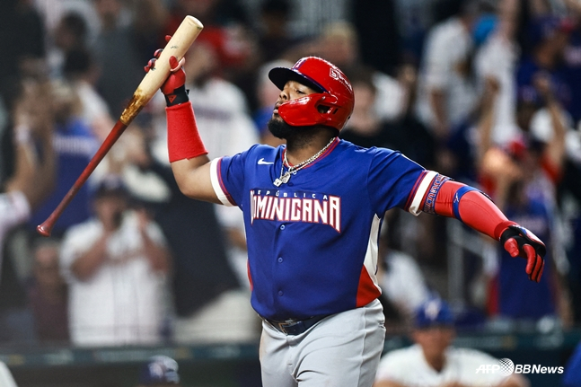 지난 12일 베네수엘라전에서 홈런을 쏘아올린 블라디미르 게레로 주니어. /AFPBBNews=뉴스1