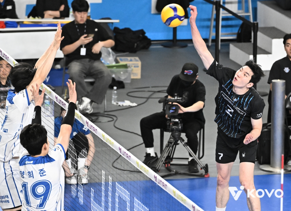 13일 천안유관순체육관에서 열린 현대캐피탈과 삼성화재의 경기 모습. /사진=한국배구연맹 제공