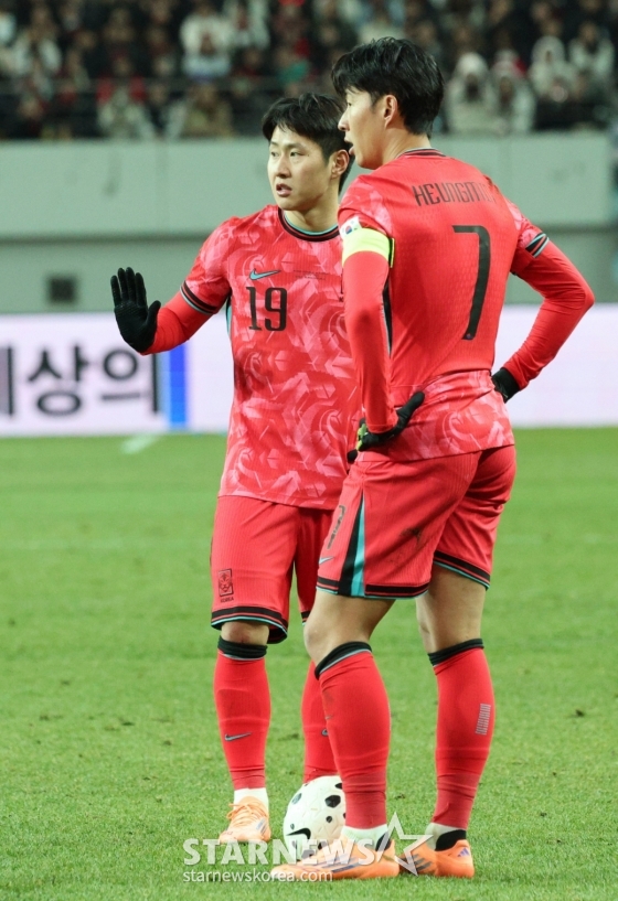 이강인(왼쪽)과 손흥민. /사진=김진경 대기자