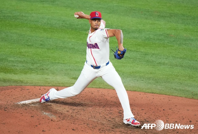 도미니카의 알베르트 아브레우가 14일(한국시간) 미국 플로리다주 마이애미 론디포 파크에서 열린 2026 WBC 2라운드 한국전에서 포효하고 있다. /AFPBBNews=뉴스1