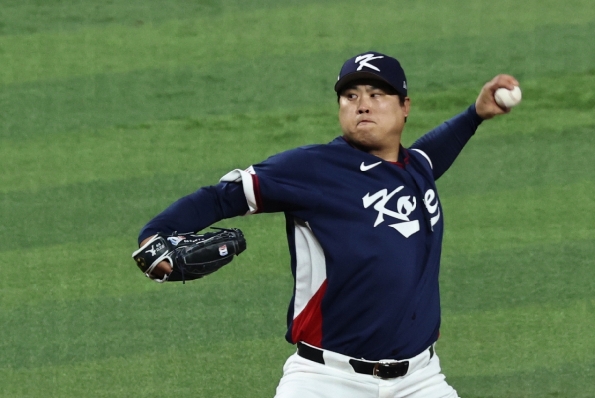 13일 오후(현지시간) 미국 플로리다주 마이애미 론디포파크에서 열린 2026 월드베이스볼클래식(WBC) 8강전 대한민국과 도미니카공화국의 경기. 대한민국 선발 류현진이 1회말 등판해 힘차게 공을 던지고 있다. /사진=뉴스1