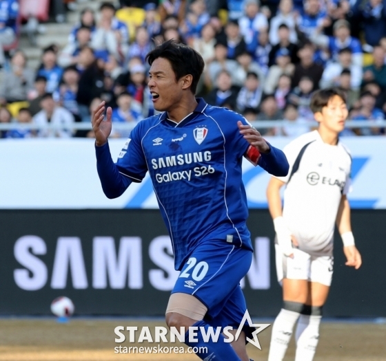 수원 삼성 주장 홍정호. /사진=강영조 선임 기자