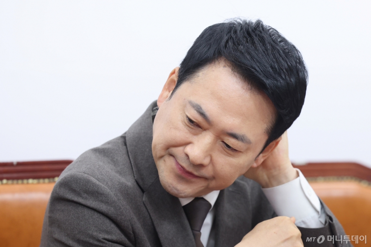 (서울=뉴스1) 신웅수 기자 = 장동혁 국민의힘 대표가 12일 서울 여의도 국회에서 열린 최고위원회의에서 생각에 잠겨 있다. 2026.3.12/뉴스1  Copyright © 뉴스1. All rights reserved. 무단 전재 및 재배포,  AI학습 이용 금지. /사진=(서울=뉴스1) 신웅수 기자