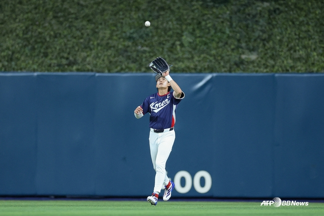 14일 이정후의 수비 장면. /AFPBBNews=뉴스1
