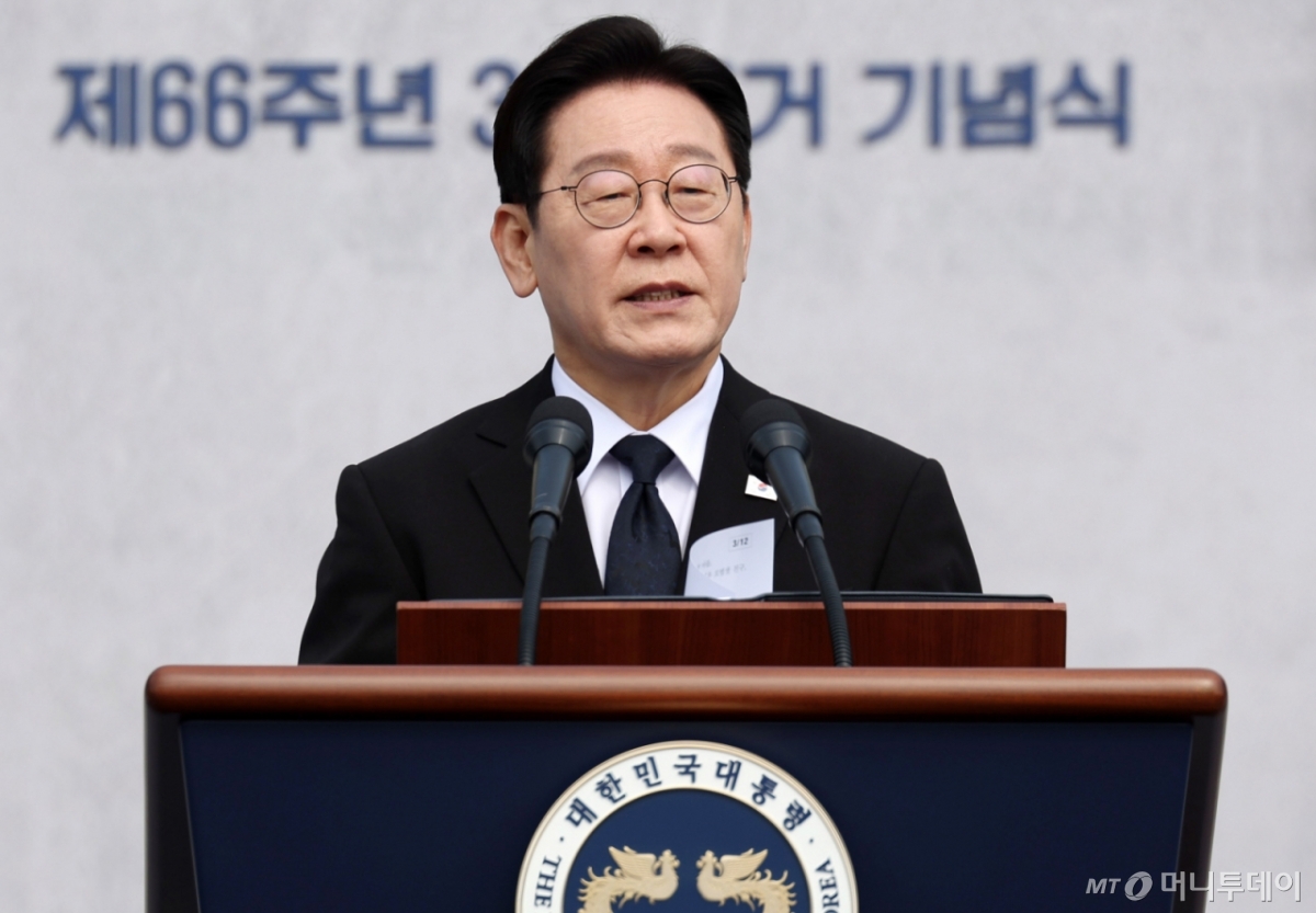 (창원=뉴스1) 이재명 기자 = 이재명 대통령이 15일 창원 국립 3·15 민주묘지에서 열린 제66주년 3·15의거 기념식에서 기념사를 하고 있다.  2026.3.15/뉴스1  Copyright © 뉴스1. All rights reserved. 무단 전재 및 재배포,  AI학습 이용 금지. /사진=(창원=뉴스1) 이재명 기자