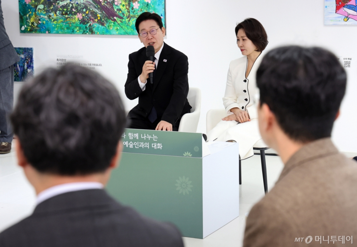 (창원=뉴스1) 이재명 기자 = 이재명 대통령이 15일 창원 창동예술촌 아트센터에서에서 열린 차와 함께 나누는 지역예술인과의 대화에서 발언을 하고 있다. 2026.3.15/뉴스1 Copyright © 뉴스1. All rights reserved. 무단 전재 및 재배포, AI학습 이용 금지. /사진=(창원=뉴스1) 이재명 기자