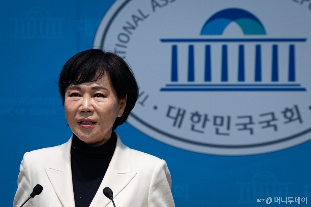 (서울=뉴스1) 유승관 기자 = 전현희 더불어민주당 서울시장 예비후보가 15일 서울 여의도 국회 소통관에서 기자회견을 열고 서울 교통 공약을 발표하고 있다. 2026.3.15/뉴스1  Copyright © 뉴스1. All rights reserved. 무단 전재 및 재배포,  AI학습 이용 금지. /사진=(서울=뉴스1) 유승관 기자