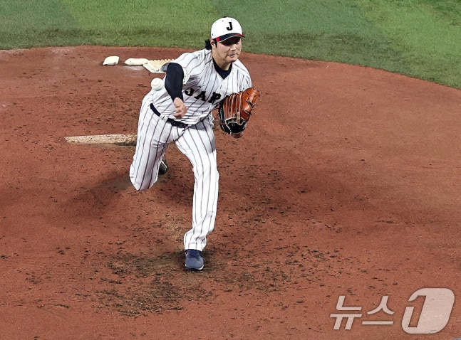 일본 WBC(월드베이스볼클래식) 대표팀이 4강 문턱에서 탈락했다. 에이스 오타니 쇼헤이 선수의 고군분투에도 불구하고 베네수엘라에 덜미를 잡혔다. 사진은 오타니 쇼헤이가 12일 오전(현지시간) 미국 플로리다주 마이애미 론디포파크에서 열린 2026월드베이스볼클래식 일본 공식훈련에서 라이브피칭을 하고 있는 모습./사진=뉴스1