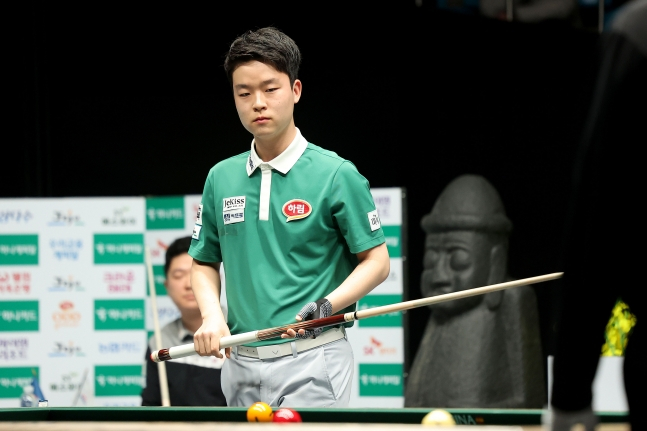 김영원이 결승에서 득점 루트를 고민하고 있다. /사진=PBA 투어 제공