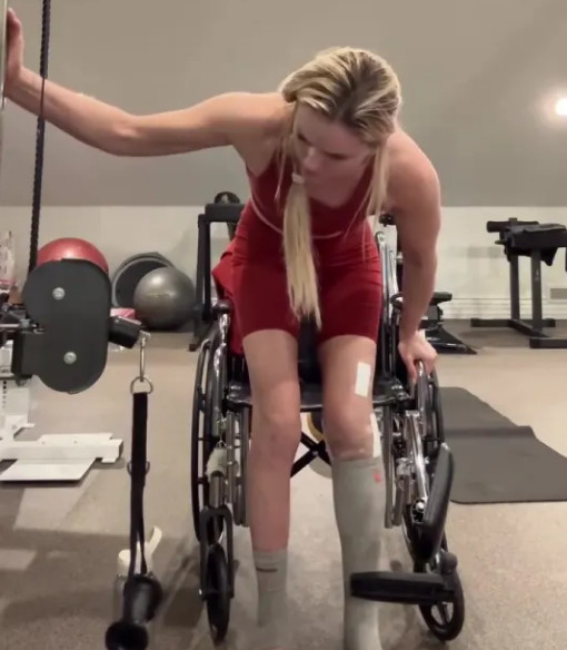 린지 본의 재활 모습. /사진=더선 갈무리