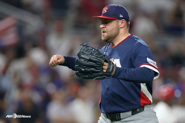 베드나르가 1사 1, 3루 위기를 막은 뒤 포효하고 있다. /AFPBBNews=뉴스1