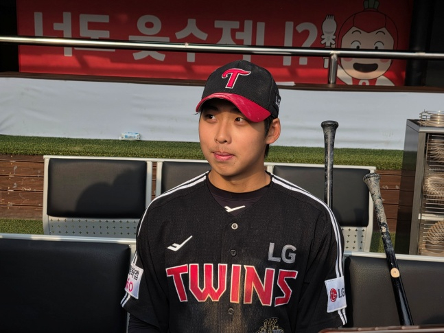 LG 추세현이 16일 수원KT위즈파크에서 열린 2026 KBO 시범경기 KT 위즈전을 승리로 이끈 후 인터뷰하고 있다. /사진=김동윤 기자