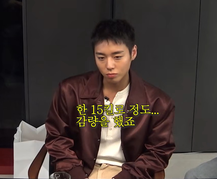  영화 '왕과 사는 남자'에서 배역(단종)을 위해 체중을 15kg 뺀 사실을 고백하는 배우 박지훈. /사진=유튜브 '채널십오야' 갈무리