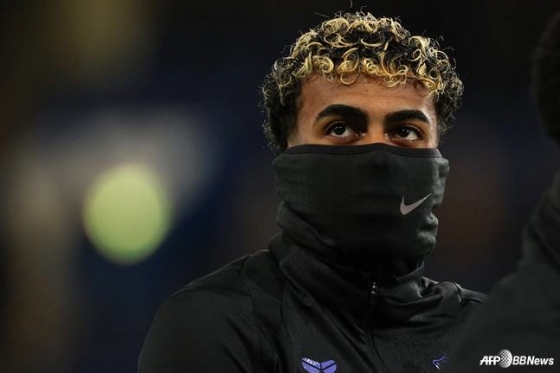 영국 런던의 스탬포드 브리지에서 열린 2025~2026시즌 유럽축구연맹(UEFA) 챔피언스리그(UCL) 리그 페이즈 5라운드 경기 전 라민 야말. /AFPBBNews=뉴스1