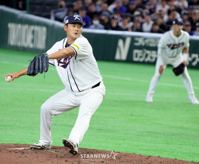 노경은이 8일 대만전에서 역투하고 있다. /사진=강영조 선임기자