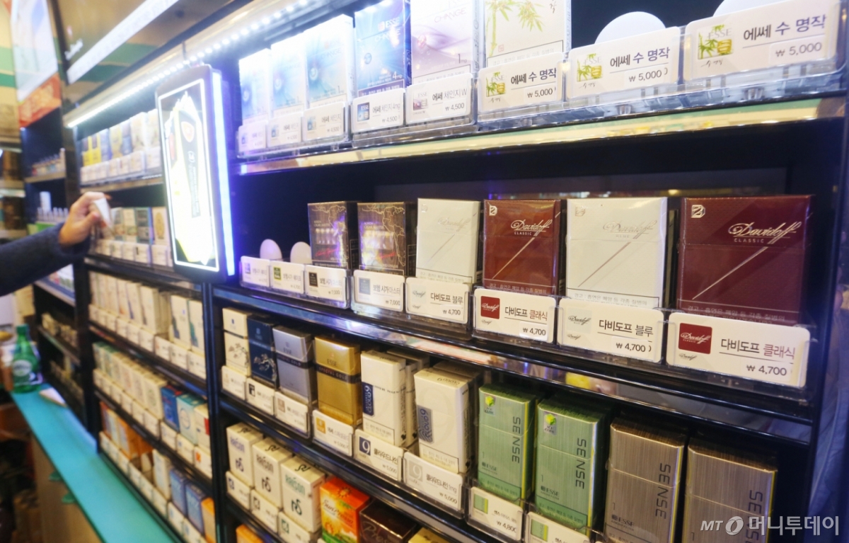 편의점에 진열된 담배 모습/사진=뉴시스