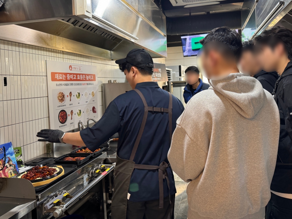 사진제공=기영이숯불두마리치킨