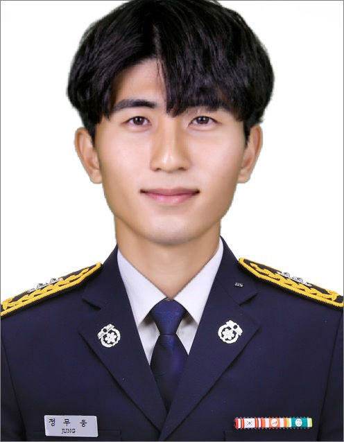 전남소방본부 해남소방서 땅끝119안전센터 소속 정무웅 소방교(34)는 지난달 14일 호주 시드니에서 인천으로 향하던 여객기 안에서 의식을 잃은 40대 여성 승객을 구조했다./사진=전남소방본부 제공