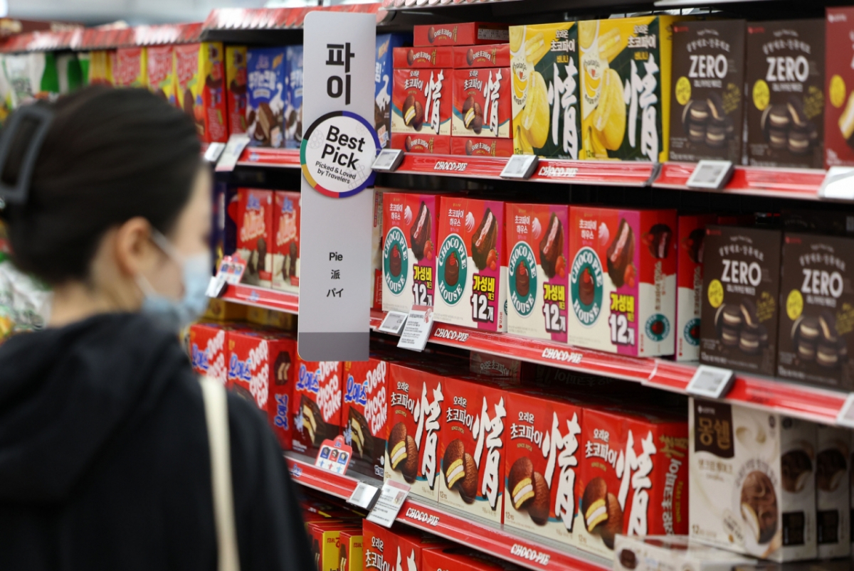 서울 소재 대형마트에서 오리온 초코파이가 판매되고 있는 모습. 1974년 출시된 오리온 초코파이는 지난해 해외매출이 처음으로 5000억원을 돌파해 5100억원에 달할 것으로 전망된다/사진=뉴시스