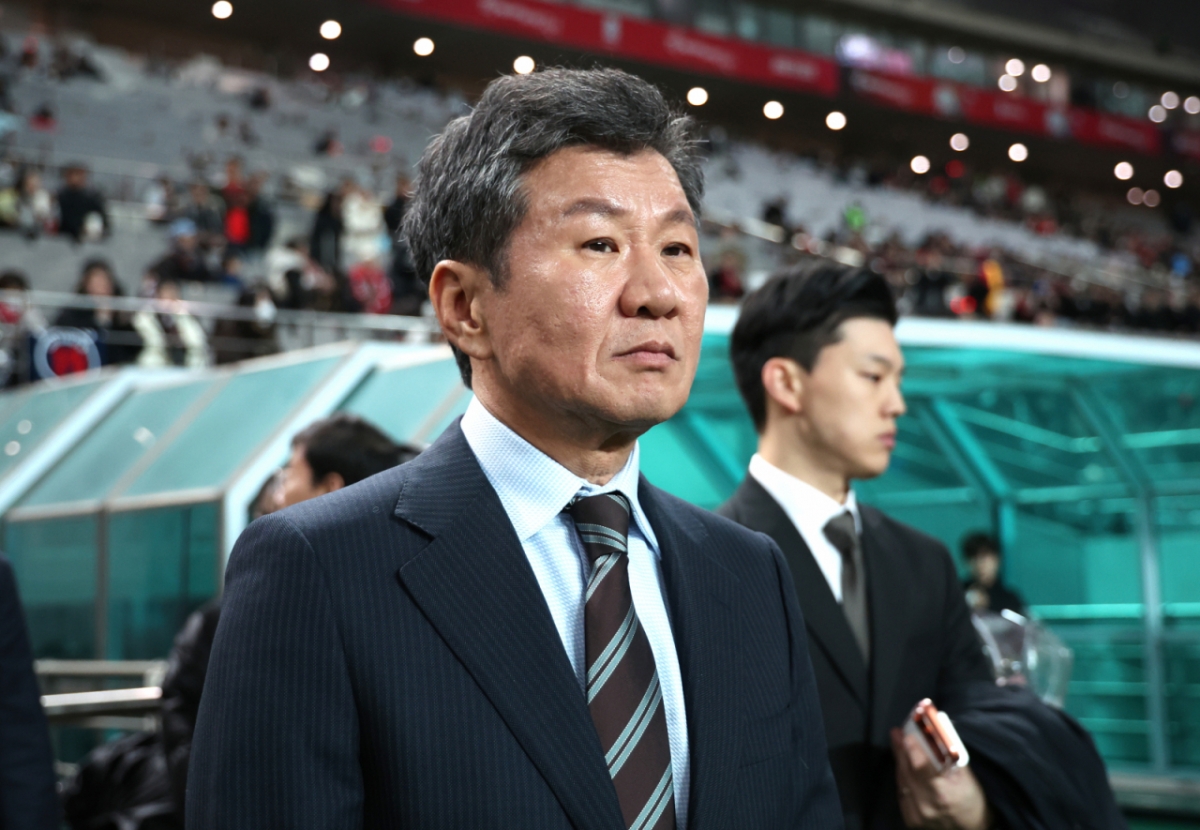 서울 마포구 서울월드컵경기장에서 열린 축구 국가대표팀 평가전 대한민국과 가나의 경기에 앞서 정몽규 대한축구협회장이 경기장으로 들어서고 있다./사진제공=뉴시스