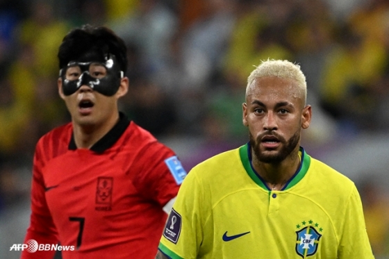 2022 카타르 월드컵에서 맞대결했던 손흥민(왼쪽 뒤)와 네이마르. /AFPBBNews=뉴스1