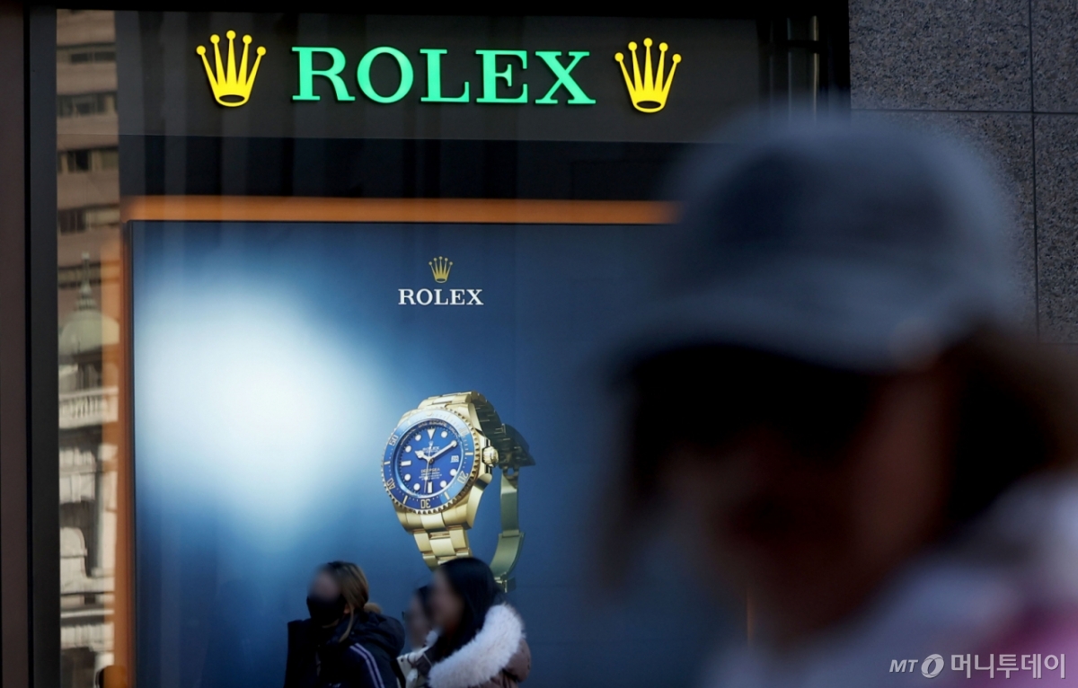 **기사와 직접적인 연관없음. 서울 시내 백화점 롤렉스 매장. /사진=뉴시스