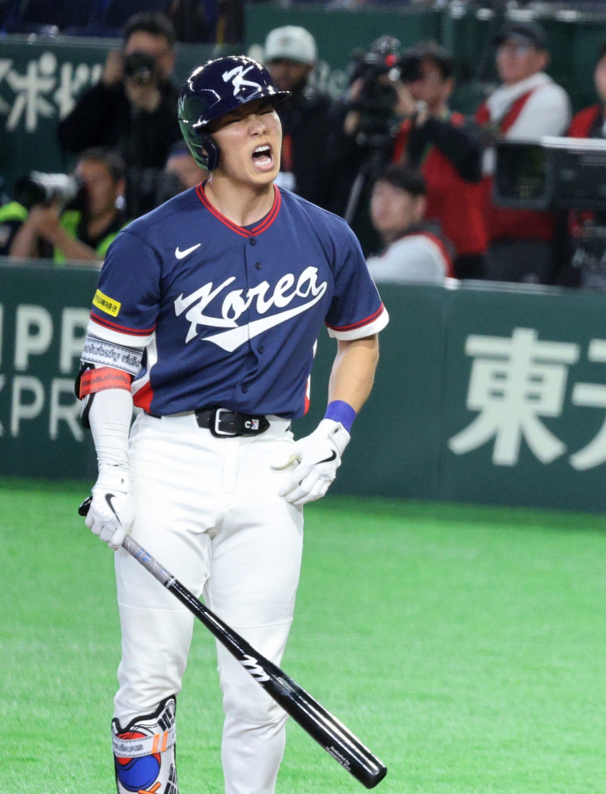 한국 야구대표팀으로 나선 김혜성이 지난 7일 도쿄돔에서 열린 2026 WBC 도쿄POOL 대한민국과 일본경기 8회초 2사 1,2루에서 삼진을 당하며 아쉬움을 터트리고 있다. /사진=강영조 선임기자