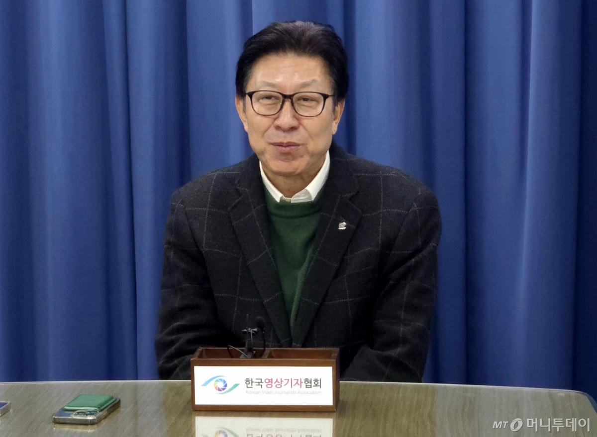 (부산=뉴스1) 이주현 기자 = 박형준 부산시장이 16일 부산시청 기자실에서 긴급 기자회견을 열고 국민의힘 중앙당 공관위의 부산시장 공천 배제설과 관련해 입장을 밝히고 있다.  2026.3.16/뉴스1  Copyright © 뉴스1. All rights reserved. 무단 전재 및 재배포,  AI학습 이용 금지. /사진=(부산=뉴스1) 이주현 기자