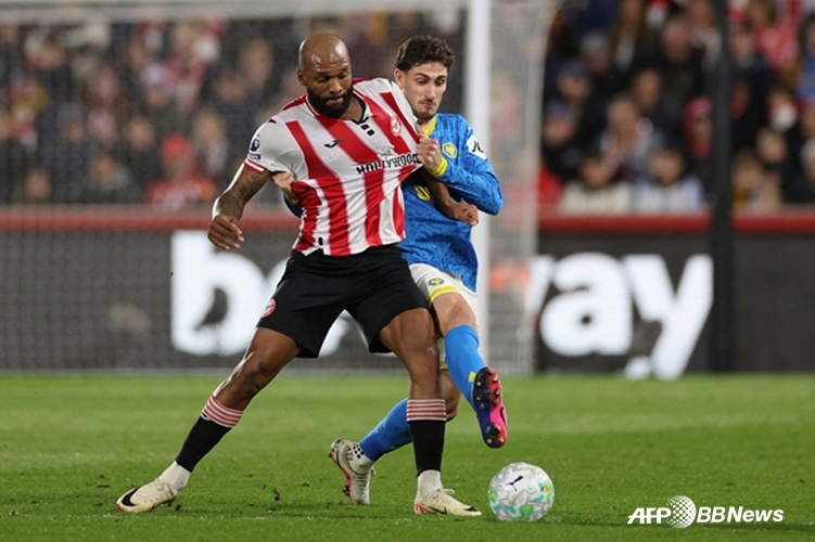 브렌트포드 공격수 이고르 티아구(왼쪽). /AFPBBNews=뉴스1