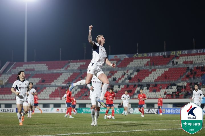 선제골을 넣고 기뻐하는  프리드욘슨. /사진=한국프로축구연맹 제공
