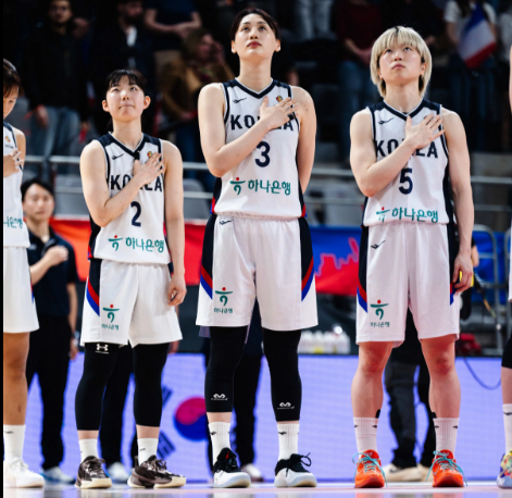 프랑스와 경기 전 대한민국 여자농구 국가대표팀 선수들. /사진=FIBA 홈페이지