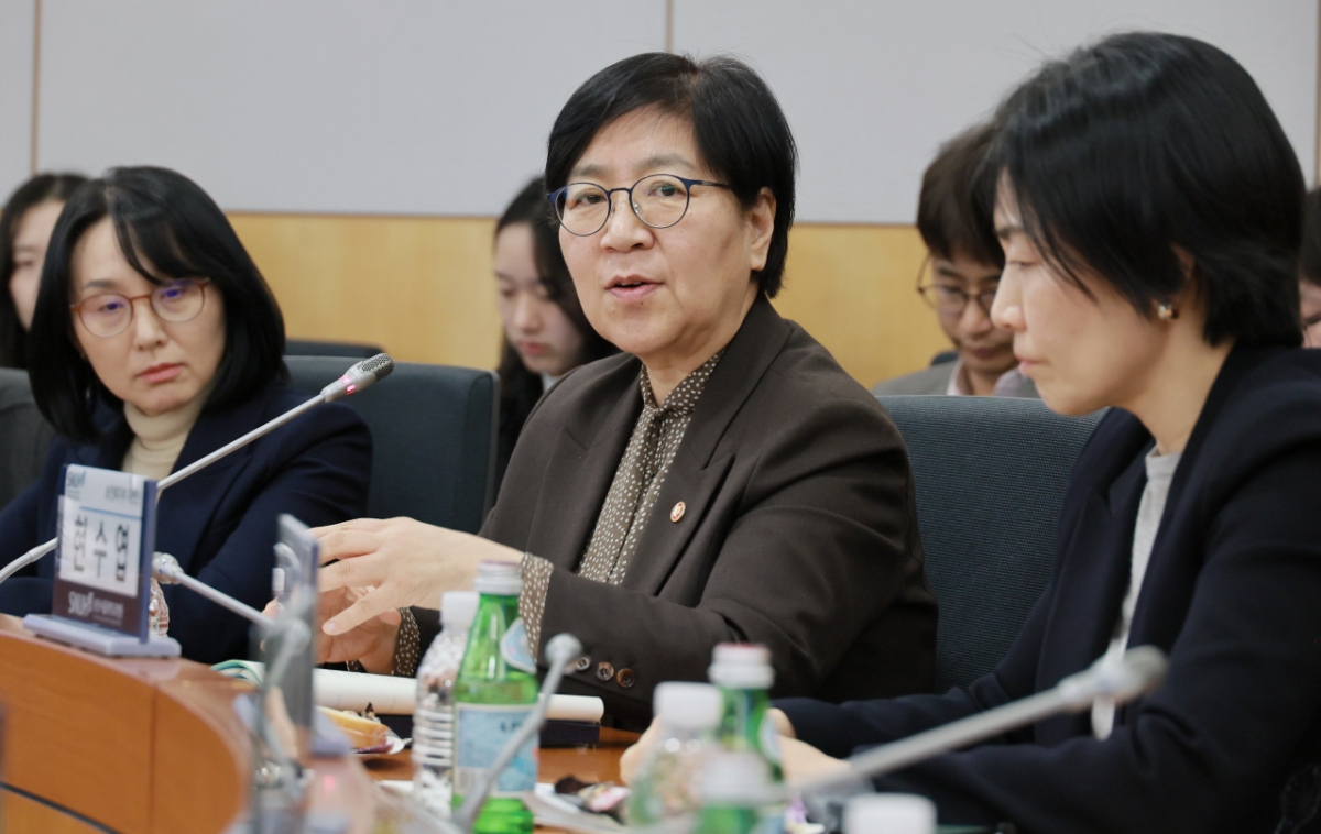 정은경 보건복지부 장관이 지난 17일 분당서울대병원에서 개최된 '공공의료 인공지능 확산을 위한 정책 간담회'에서 발언하고 있다./사진= 복지부