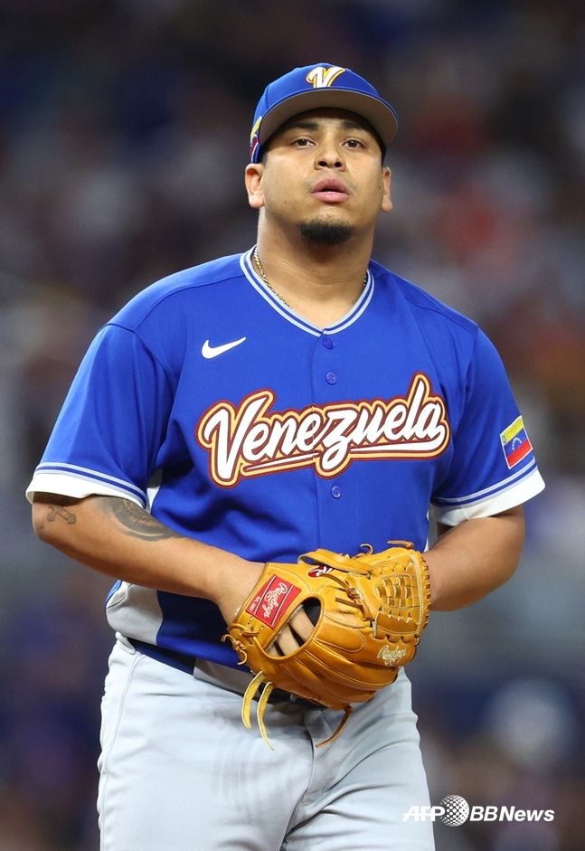 17일 이탈리아전서 이닝을 끝낸 뒤 안도하는 산체스. /AFPBBNews=뉴스1