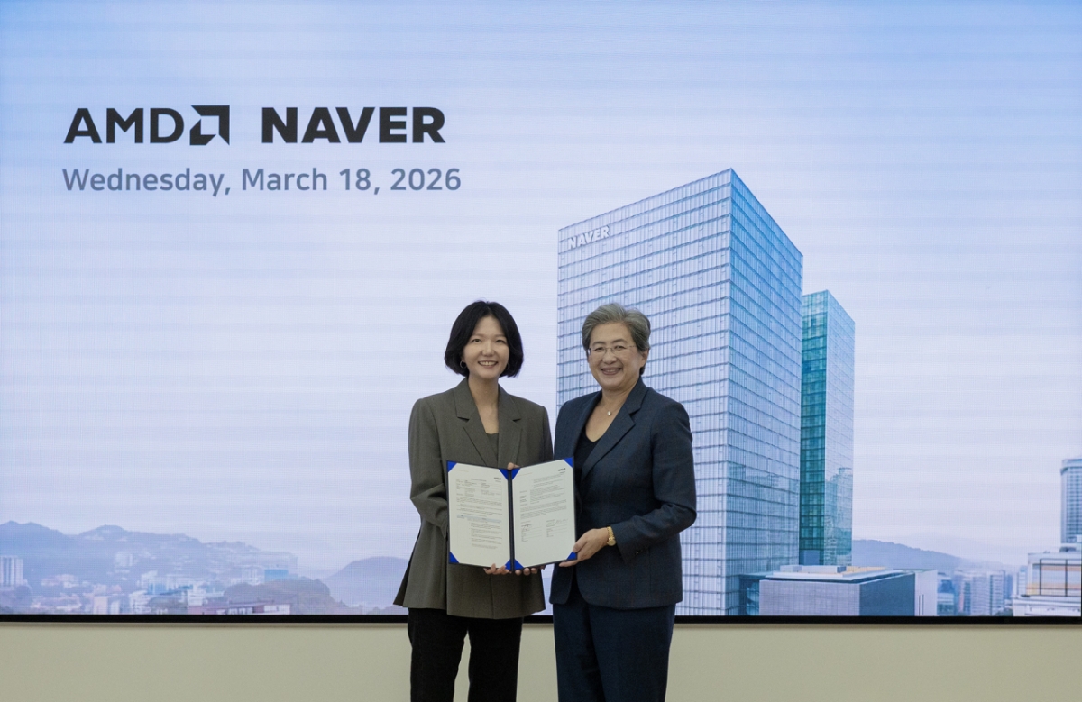 사진 왼쪽부터 최수연 네이버 대표와 리사 수 AMD CEO(최고경영자)가 인프라 협력을 위한 MOU를 맺었다/사진제공=네이버
