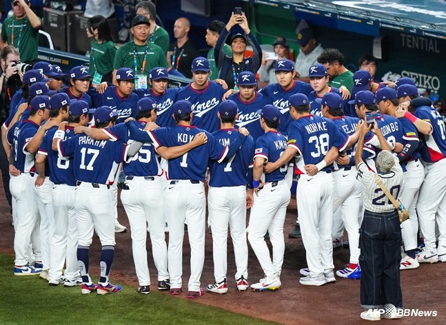 2026 WBC 한국 대표팀 선수들이 경기 전 미팅을 하고 있다. /AFPBBNews=뉴스1