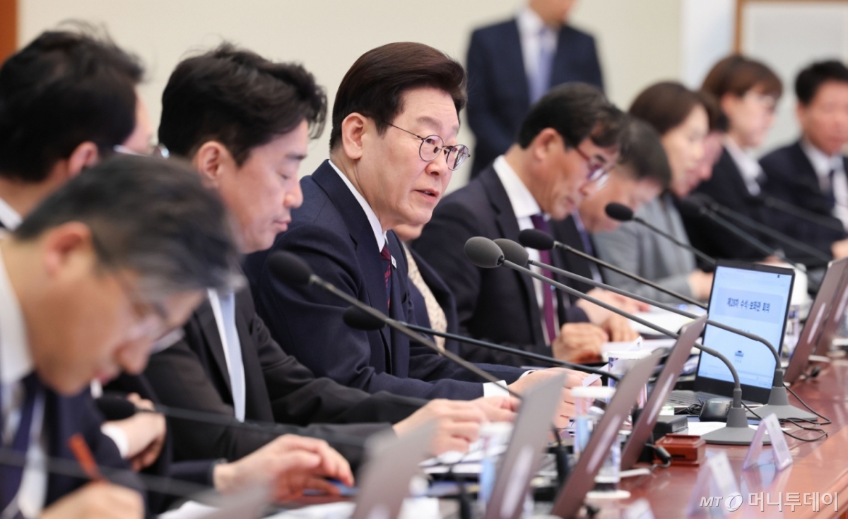 [서울=뉴시스] 고범준 기자 = 이재명 대통령이 19일 청와대에서 열린 수석보좌관회의에서 발언하고 있다. 2026.03.19. bjko@newsis.com /사진=